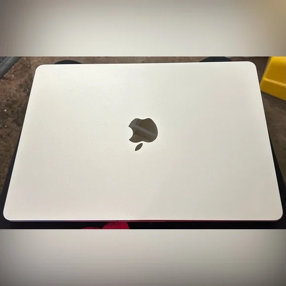 Apple MacBook Air 13” M2 (2022)